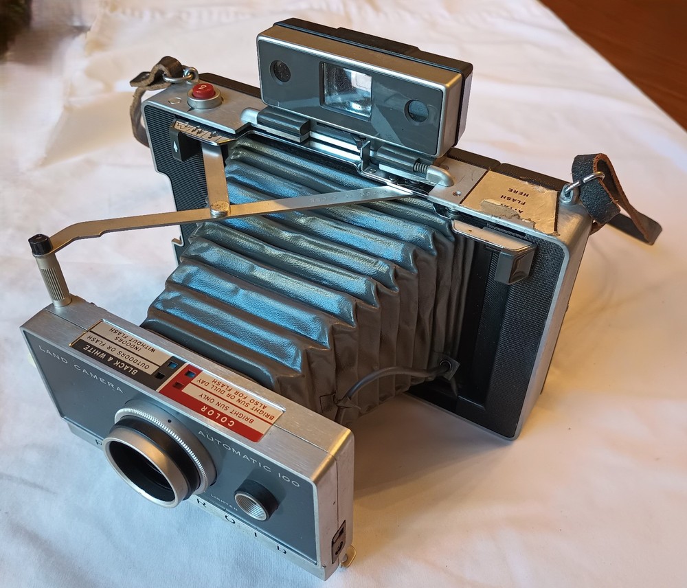 Vintage Camera Polaroid Automatic 100 Land Camera w/ Flash & Cold Clip, untested