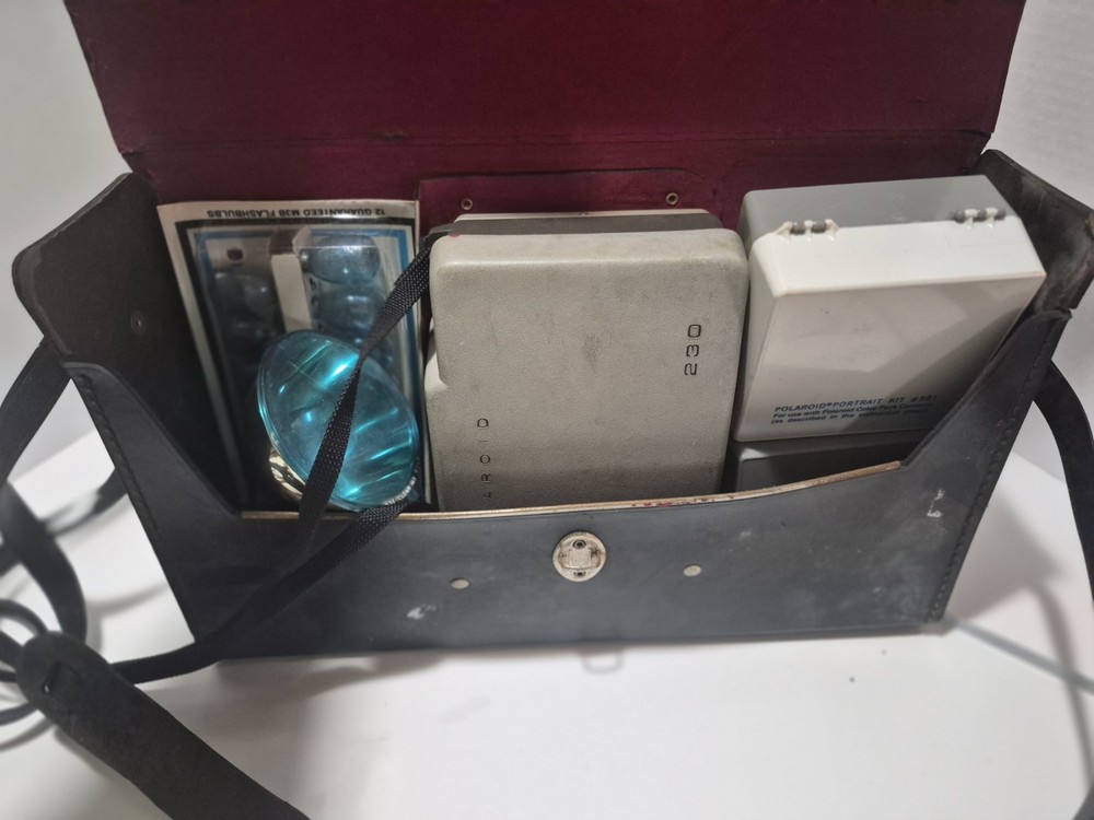 Poloroid Automatic 250 Land Camera Bundle