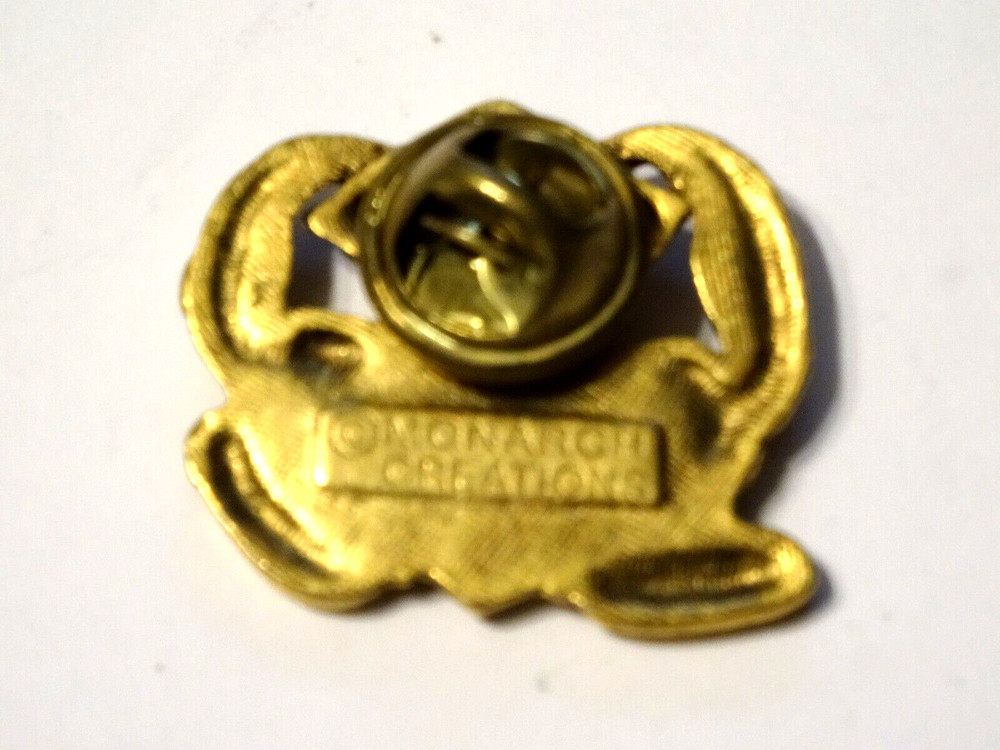 NURSES CARE ~ NICE GOLD TONE MONARCH CREATION LAPEL PIN