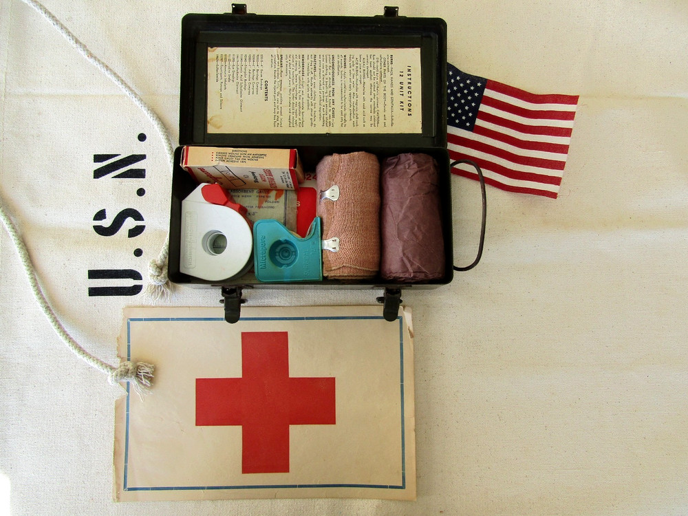 Original WWII US Army First Aid Kit