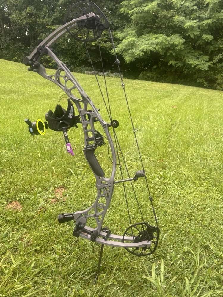 Hoyt Alpha X 30 Compound bow Right Hand
