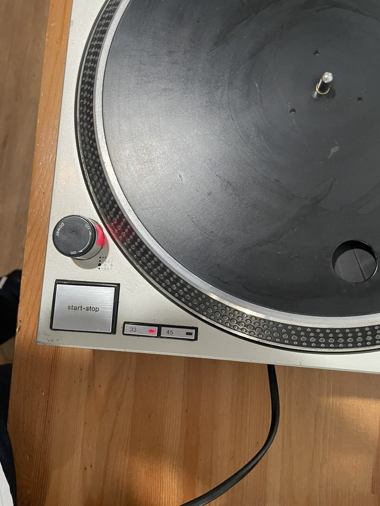 2-Technics SL-1200MK2 DJ Turntables - Silver