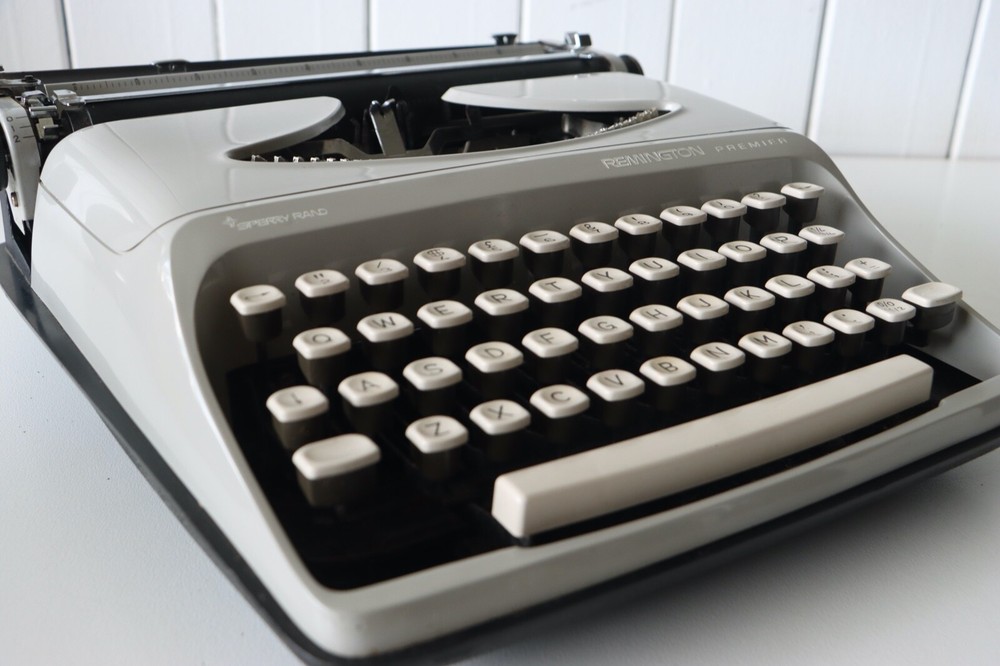 Remington Sperry Rand Portable Typewriter - Excellent Working Condition!