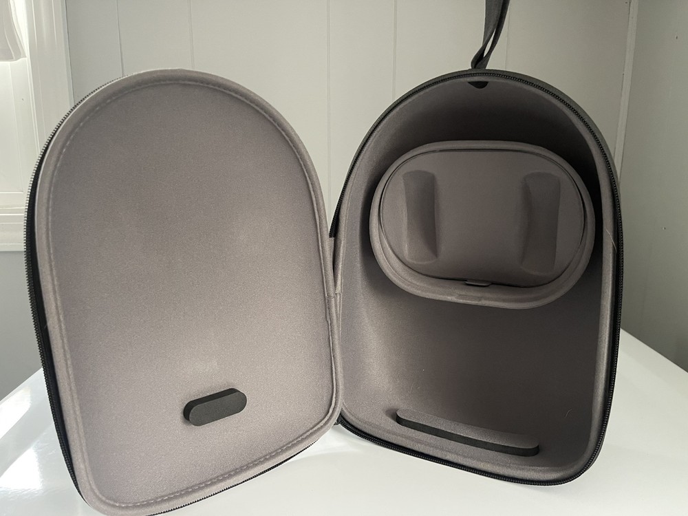 Genuine *Oculus 2* Meta Quest 2 *Carrying Case* EUC!* Black*