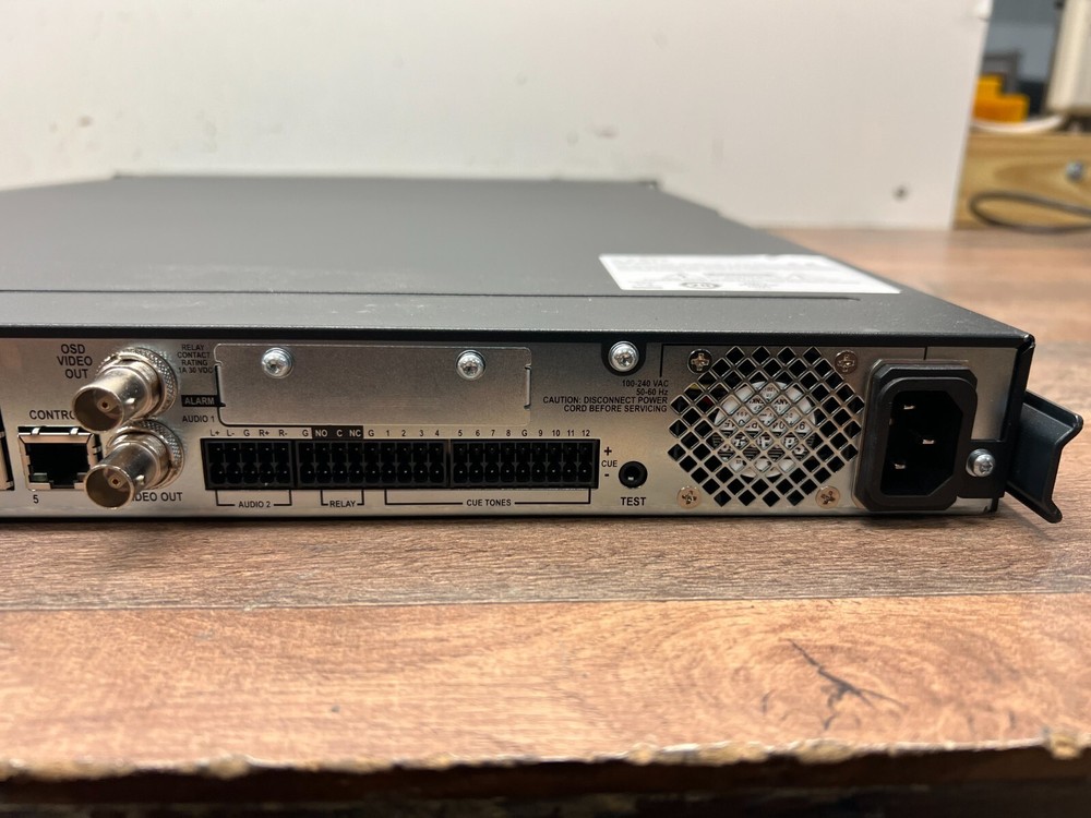 ARRIS DSR- 7401 COMMERCIAL INTEGRATED SATELLITE RECEIVER/TRANSCODER DSR7401