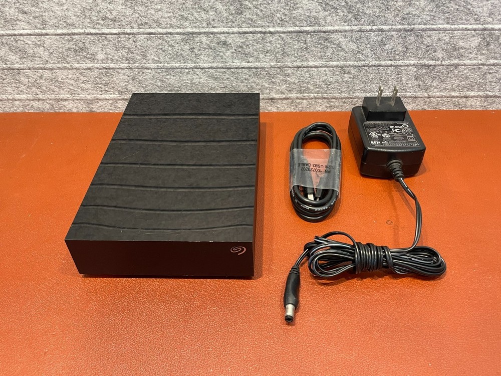 Seagate Backup Plus Desktop External HDD 5TB SRD00F2 1KBAP4-501 w/adapter + USB