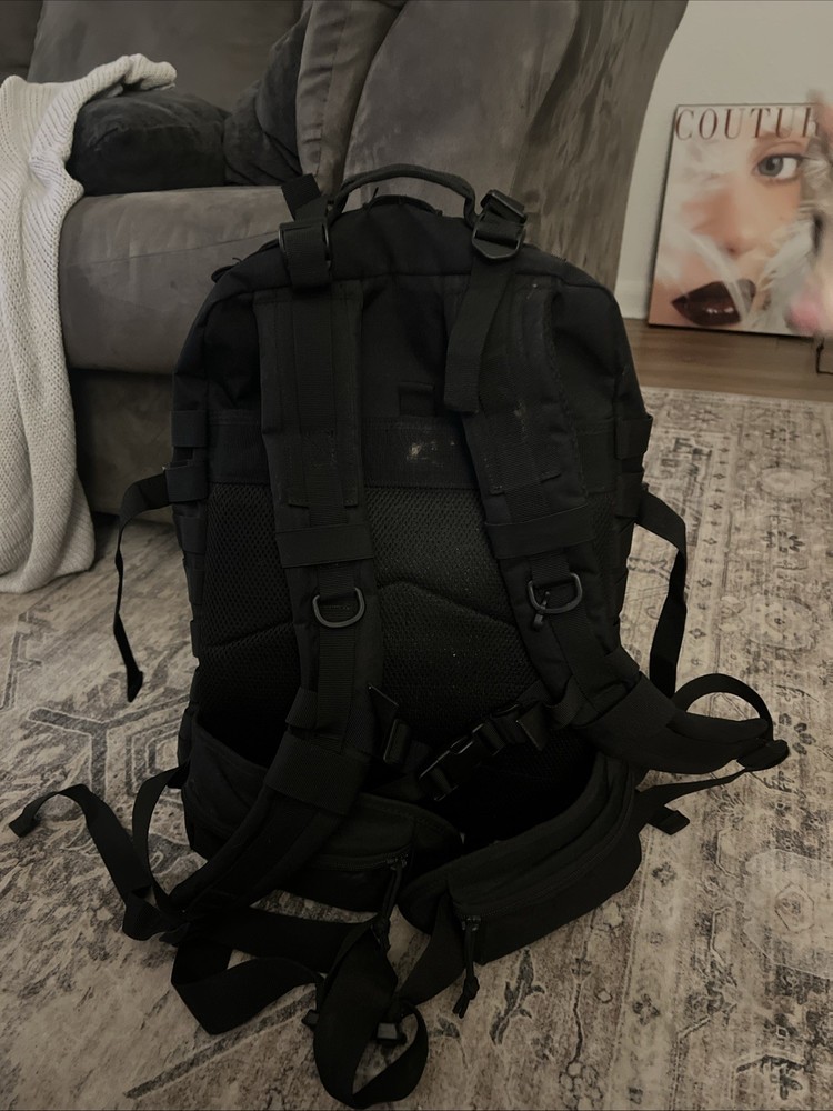 BLACK TACTICAL BUG OUT BAG