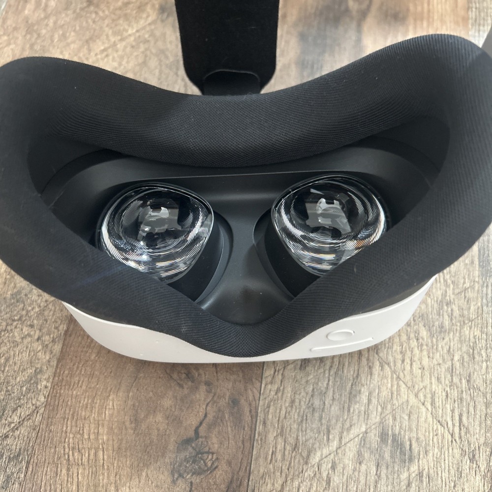 Meta Oculus Quest 3S - 128GB Headset ONLY - Pixel READ