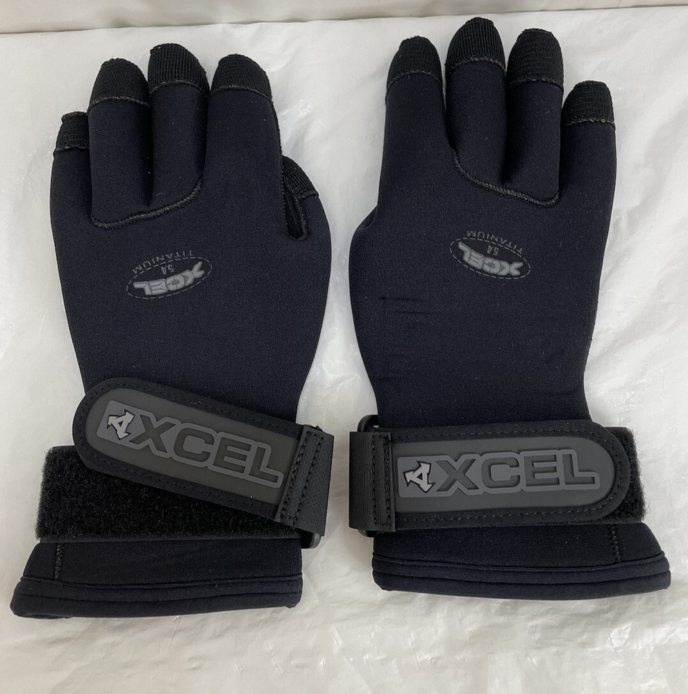 XCEL Titanium medium dive gloves