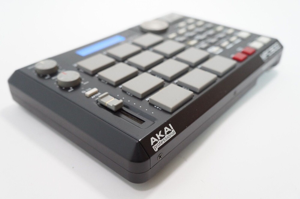 AKAI MPC500 Sampler Sequencer Portable Music Production