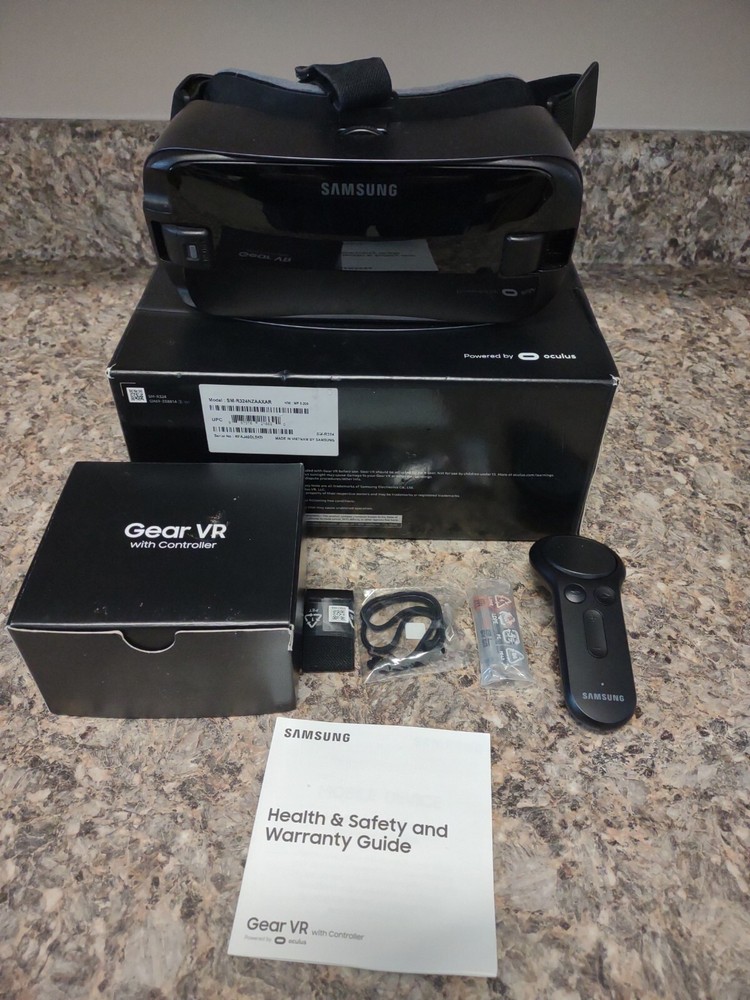 Samsung Gear VR With Controller - Complete - Powered by Oculus