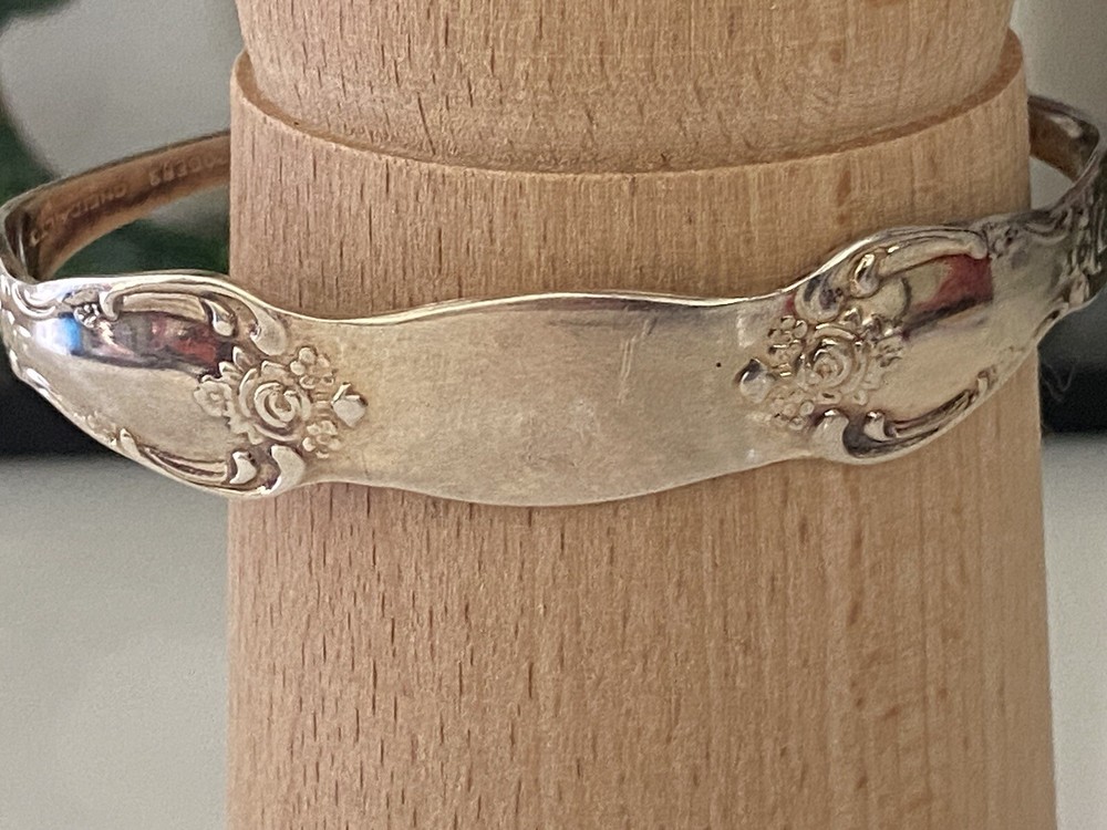 Vintage Silver Plated WMA Rogers Oneida LTD Bangle Bracelet Flowers Scrolls Nice