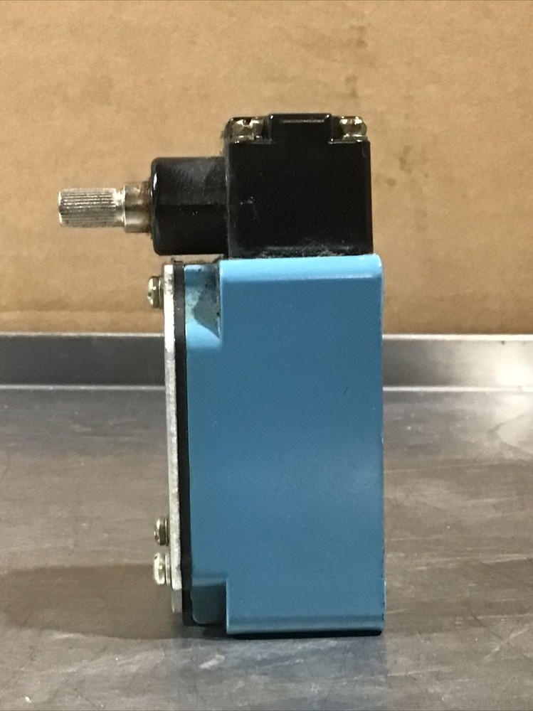 Honeywell 1LS56 Micro Switch Rotary Action Precission Limit Switch Nos Surplus