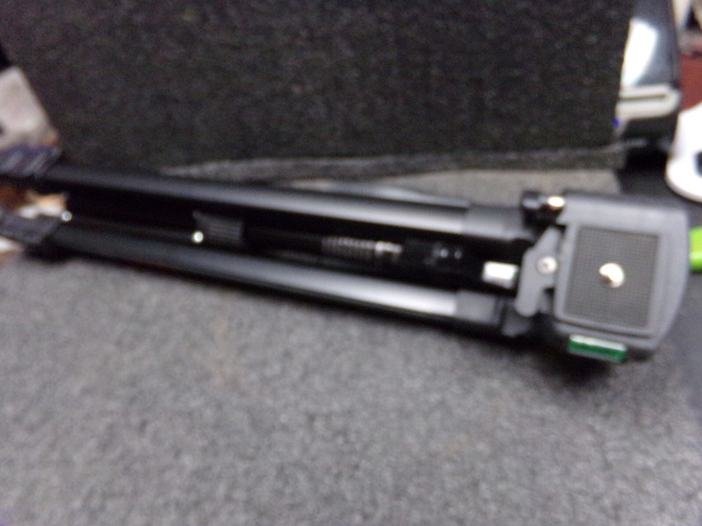 BOSCH BT150 Tripod: Compact, Flat Head, Aluminum, (C)
