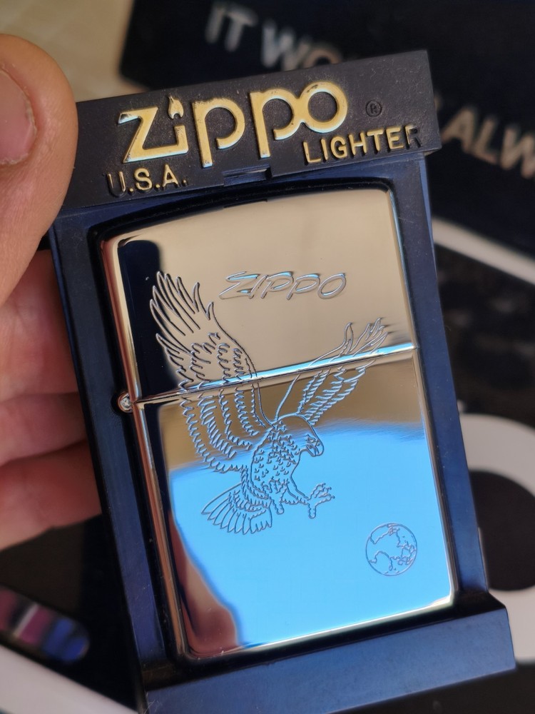 Vintage Zippo Lighter Eagle On The World 1999