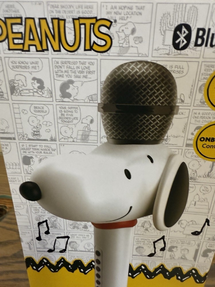 Peanuts Snoopy Bluetooth Karaoke Microphone Wireless Speaker NEW
