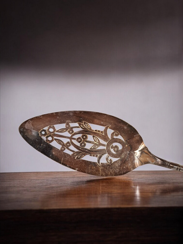 Community Silverplate Pie / Cake Server Floral Design