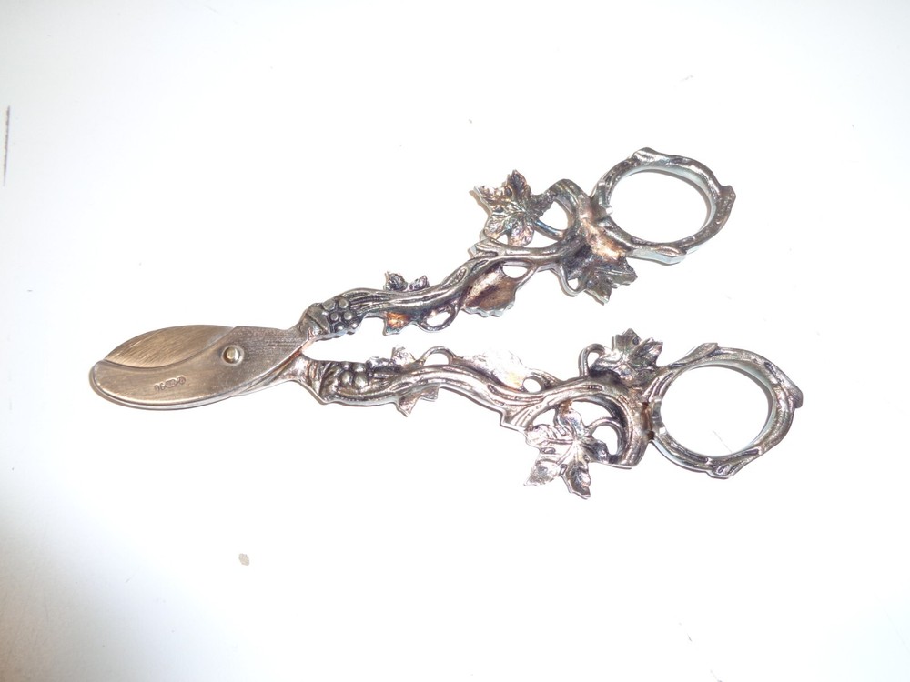 Vintage H HOOYKAAS DUTCH NETHERLANDS SILVER GRAPE LEAF SCISSORS