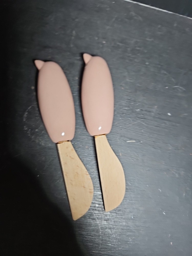 2 Pig Wooden Spreaders