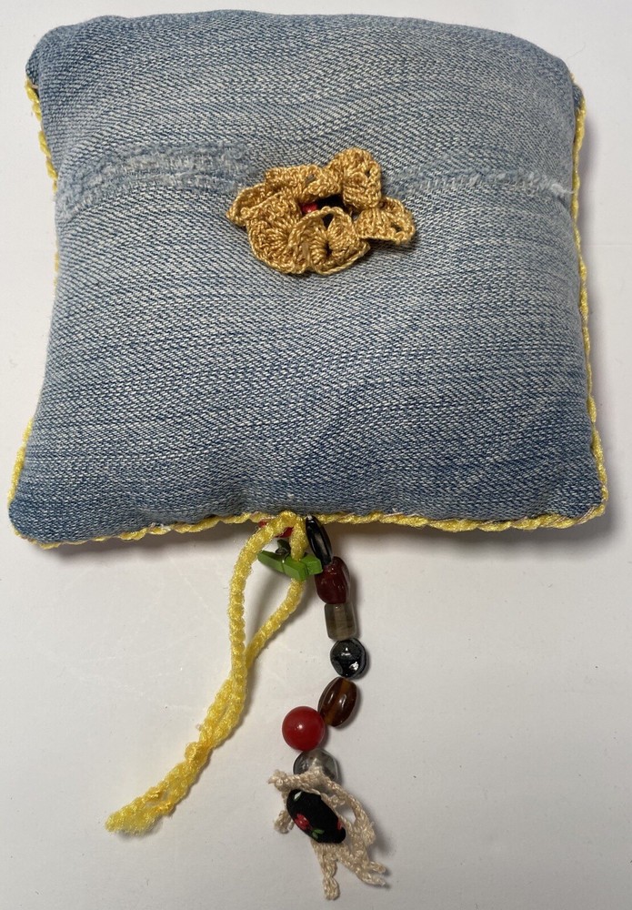 Pin cushion Denim Daisies Notions 40