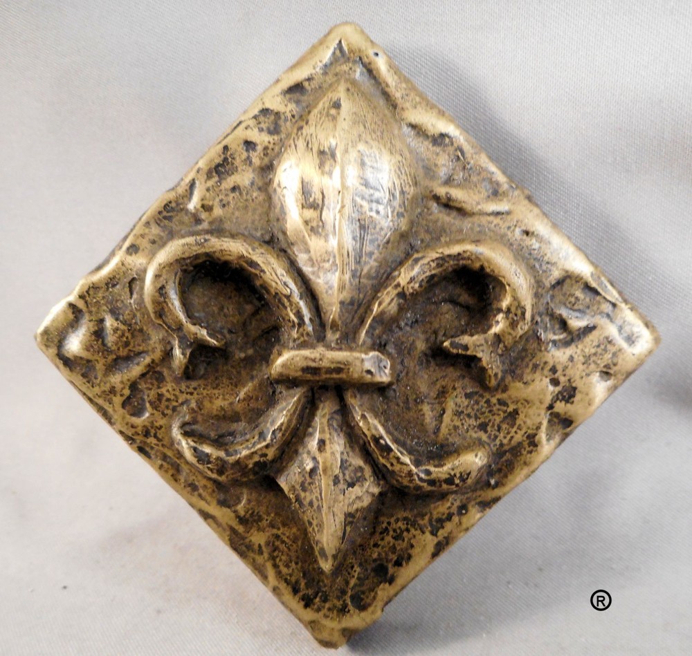 Brass Fleur d ' Lis Decorative Dot