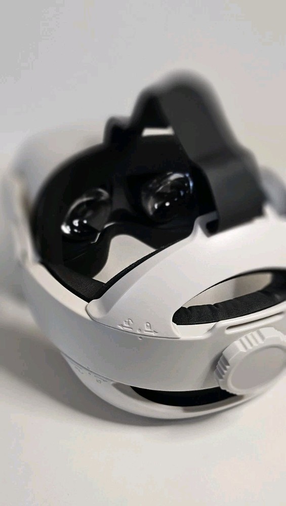 Oculus Quest 2 256GB with Controllers and Elite Head Strap