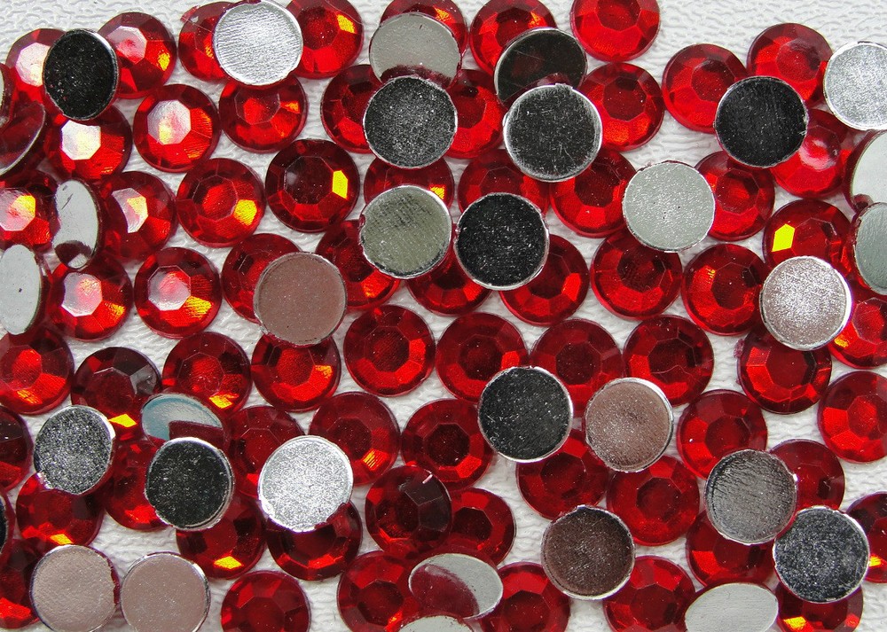 Acrylic Flatback Rhinestones size SS32 (7mm) red