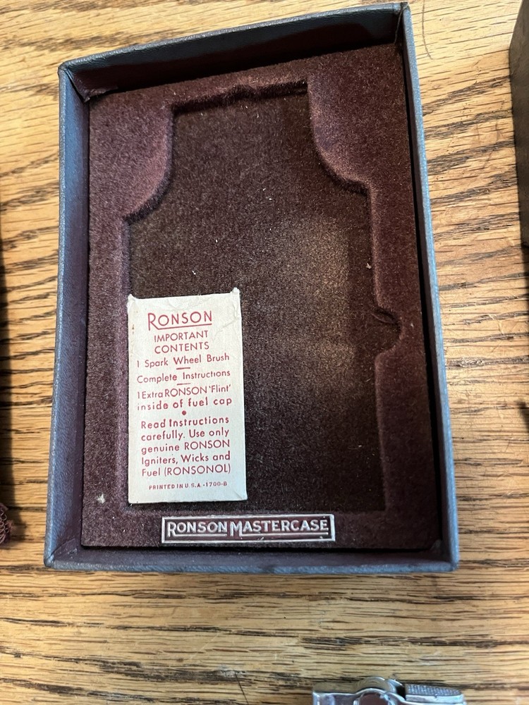 VINTAGE MASTERCASE FASHIONED BY RONSON WORLD'S GREATEST LIGHTER WITH CASE
