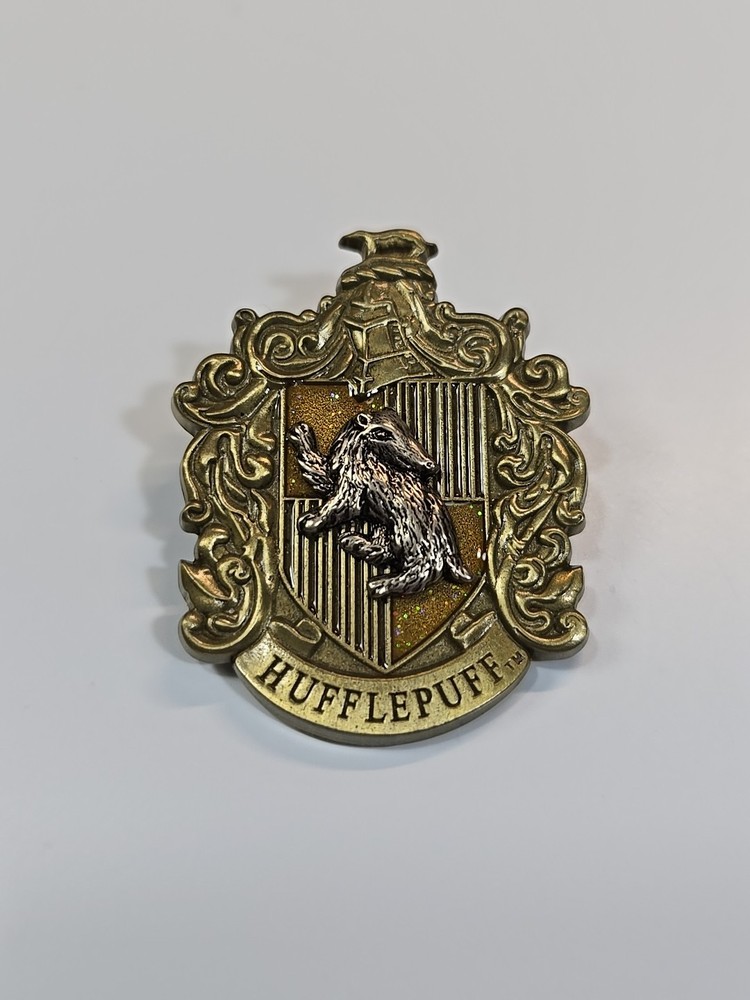 Harry Potter Universal Studios Lapel Pin Hufflepuff Crest