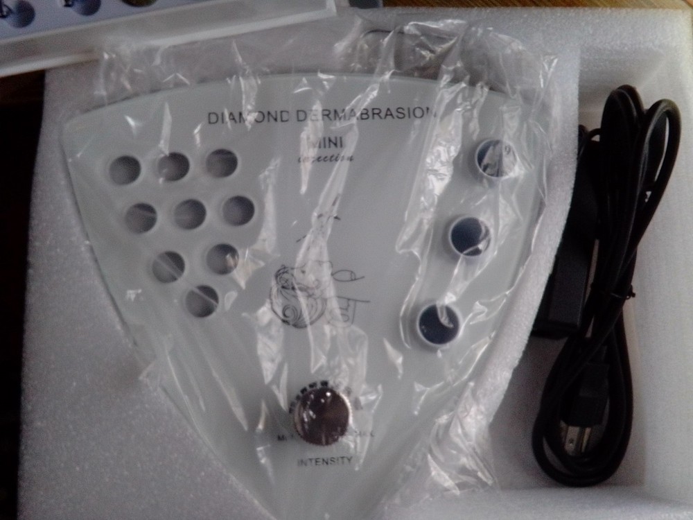 Portable Mini Diamond Microdermabrasion Machine With Spray Function For Home Spa