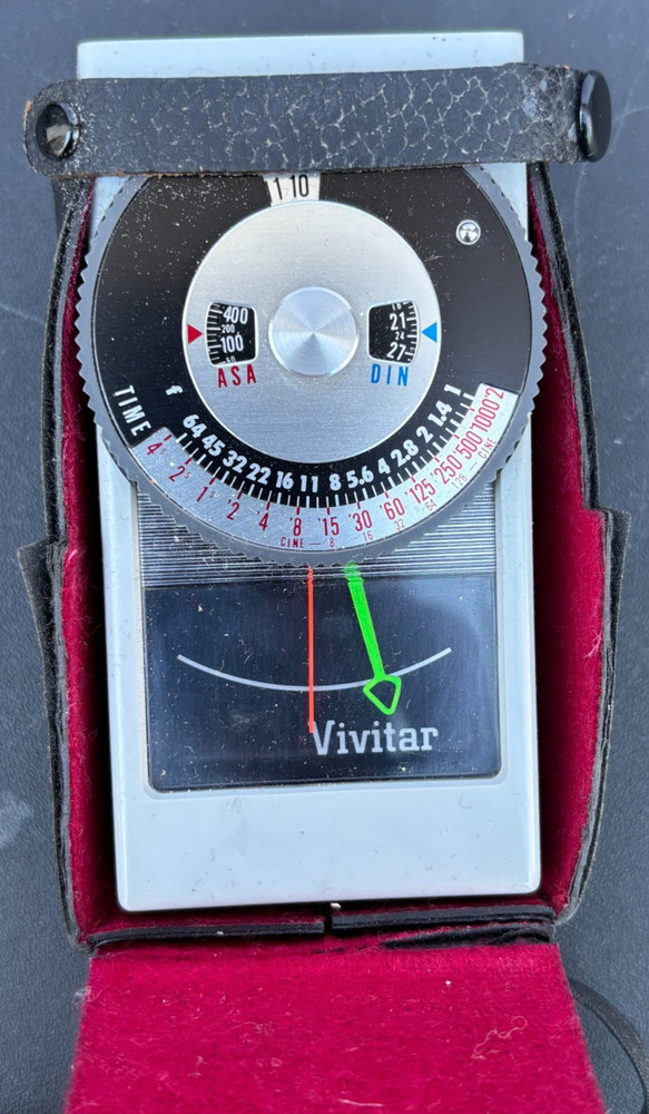 Vivitar No. 30 Exposure Light Meter W/Case