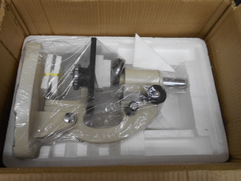 Student Microscope w/ 3 Objectives B-26 4x10x10