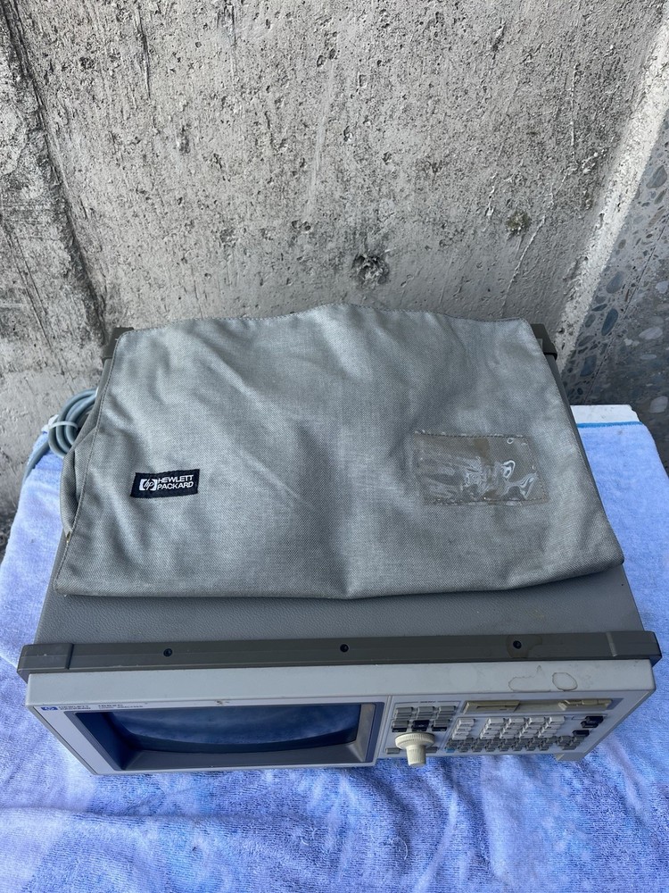 HP Hewlett Packard 1662C Logic Analyzer - 68-Channel 500MHz - Powers On