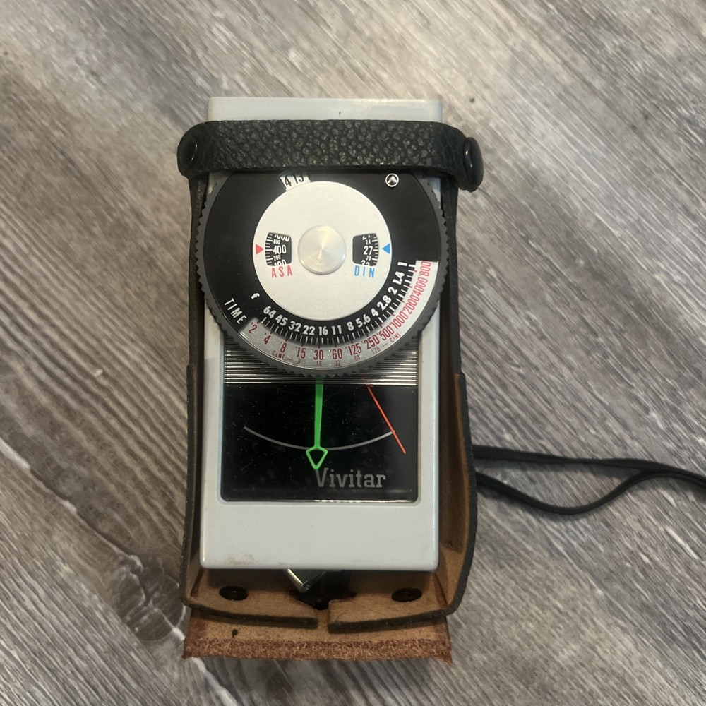 VIVITAR No. 30 EXPOSURE LIGHT METER w/ Leather Case