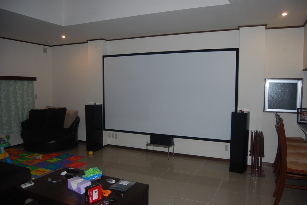 2 QUART CAN HD PROJECTOR / PROJECTION SCREEN PAINT SOLUTION -Half Gallon HD