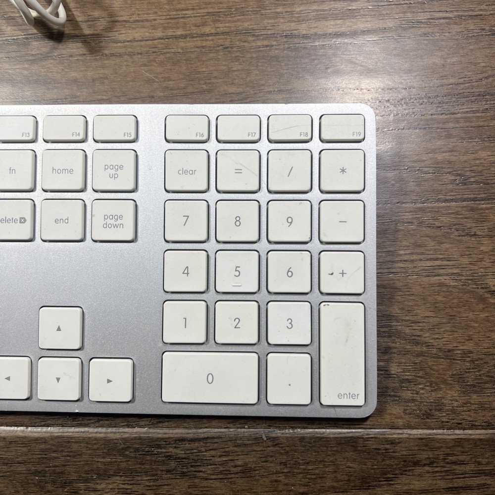 Apple A1243 Wired USB Slim Keyboard