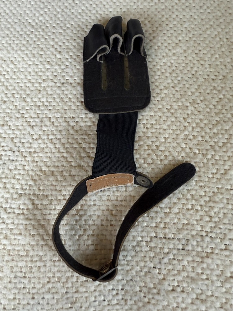 Small Archery Finger Tabs