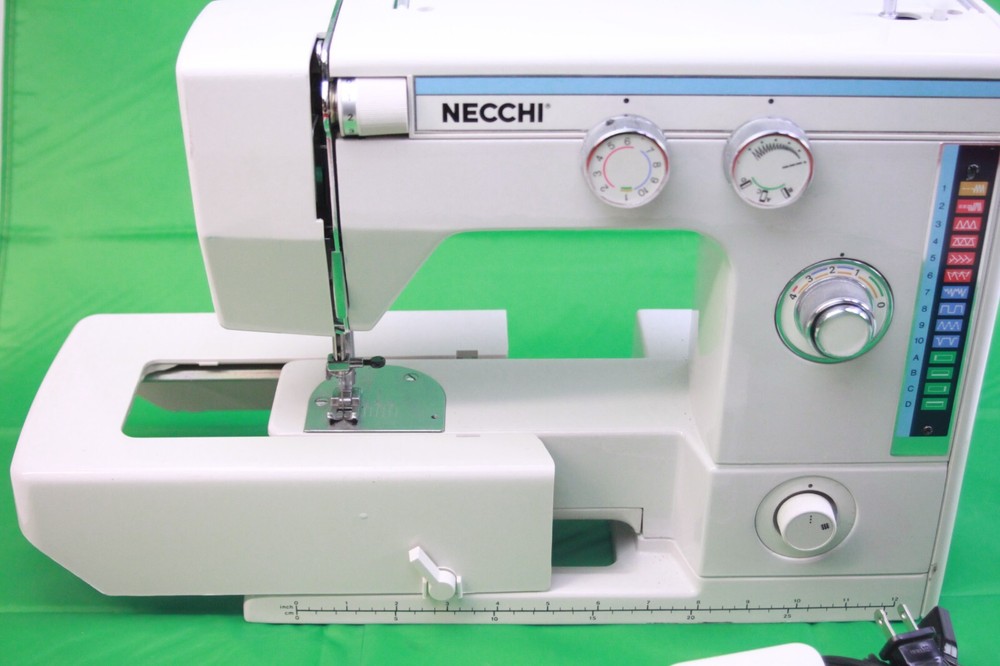 Vintage Necchi Model 537L Sewing Machine Read Description Used