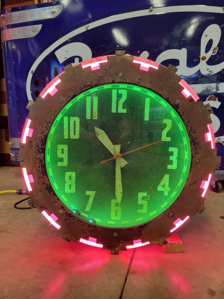 ENCC CLEAVLAND Neon Clock Aztec Original