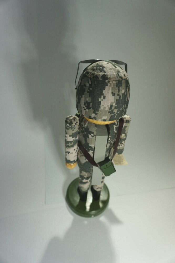 Wooden Limited Edition Nutcracker 14" Solder 2009 Target Brands