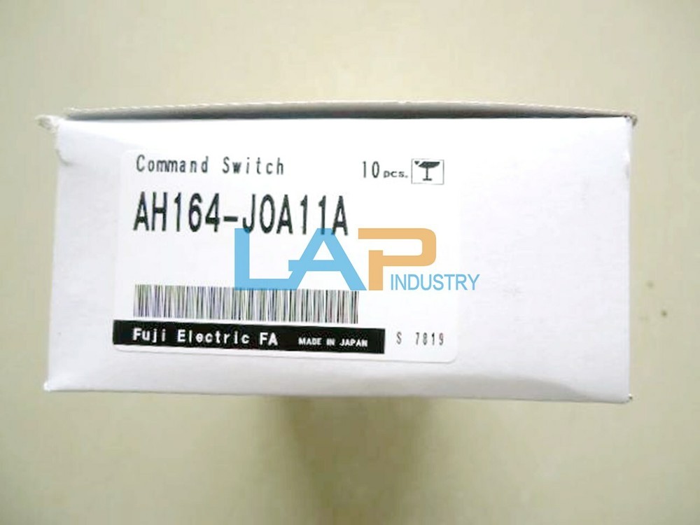 QTY:1 NEW FOR Fuji AH164-J0A11A Rectangular Self-reset Key Switch