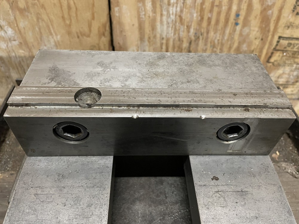 KURT 8" VISE D80