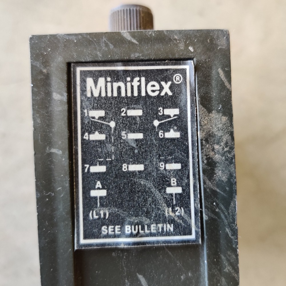 NEW EAGLE SIGNAL DG100 SOLID STATE TIMER 120 VAC DG102A3