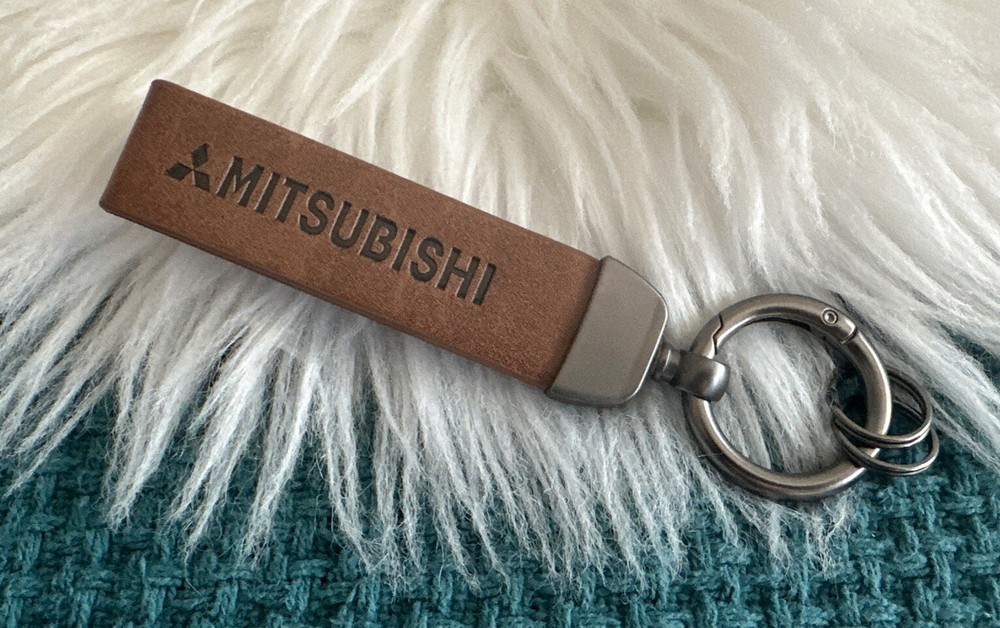 Keychain ** Mitsubishi** ( Logo )  **  Brown  Leather **