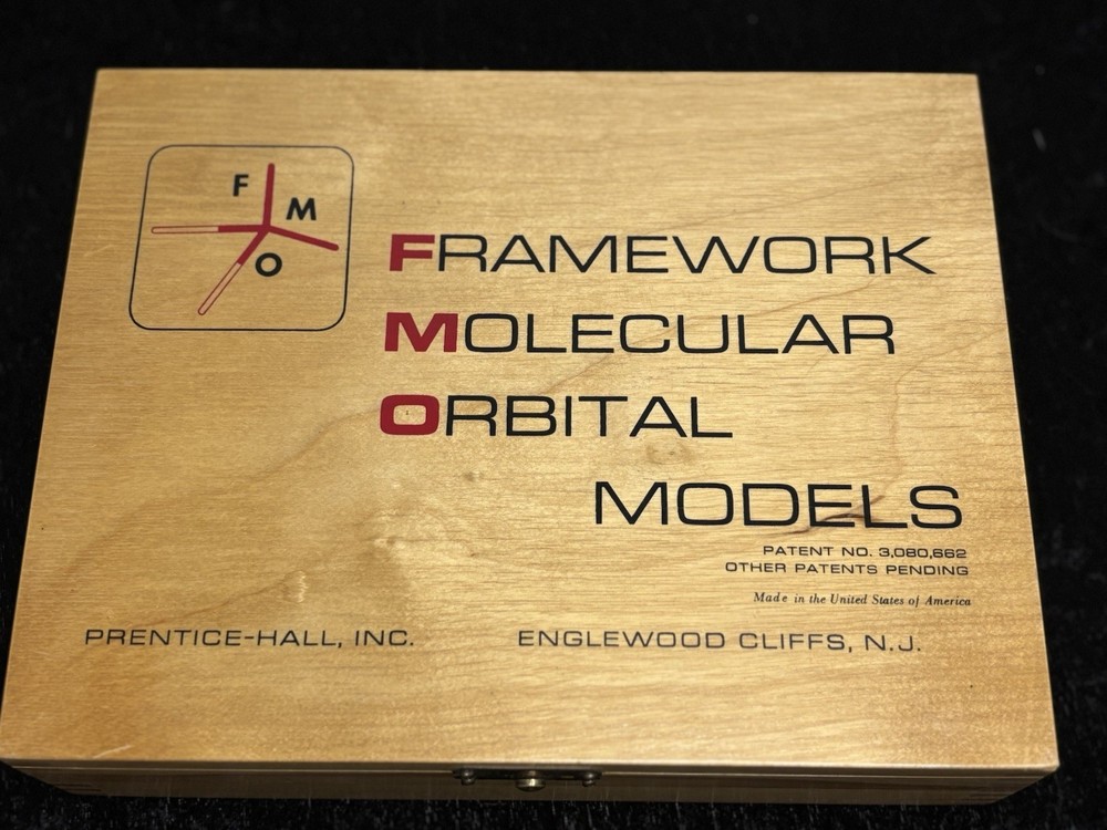 Vintage - FRAMEWORK MOLECULAR MODEL STUDENT SETS Prentice Hall In Wooden Box
