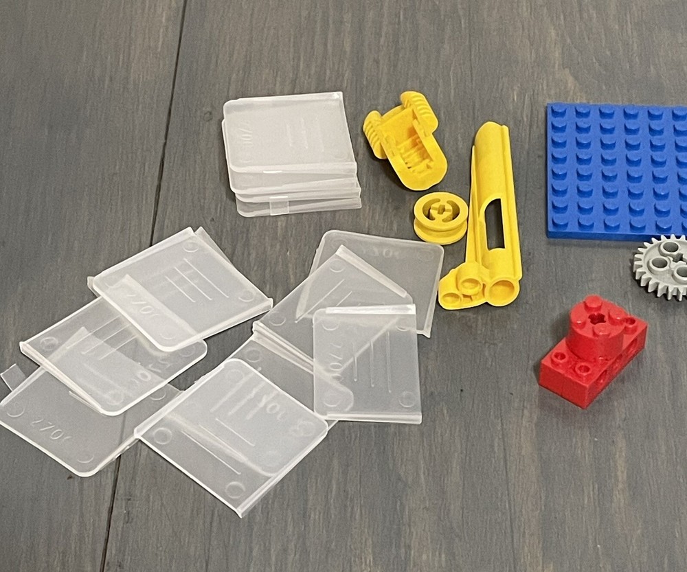 Vintage LEGO Robotics Pieces Assemblage/Variety/4 Boxes