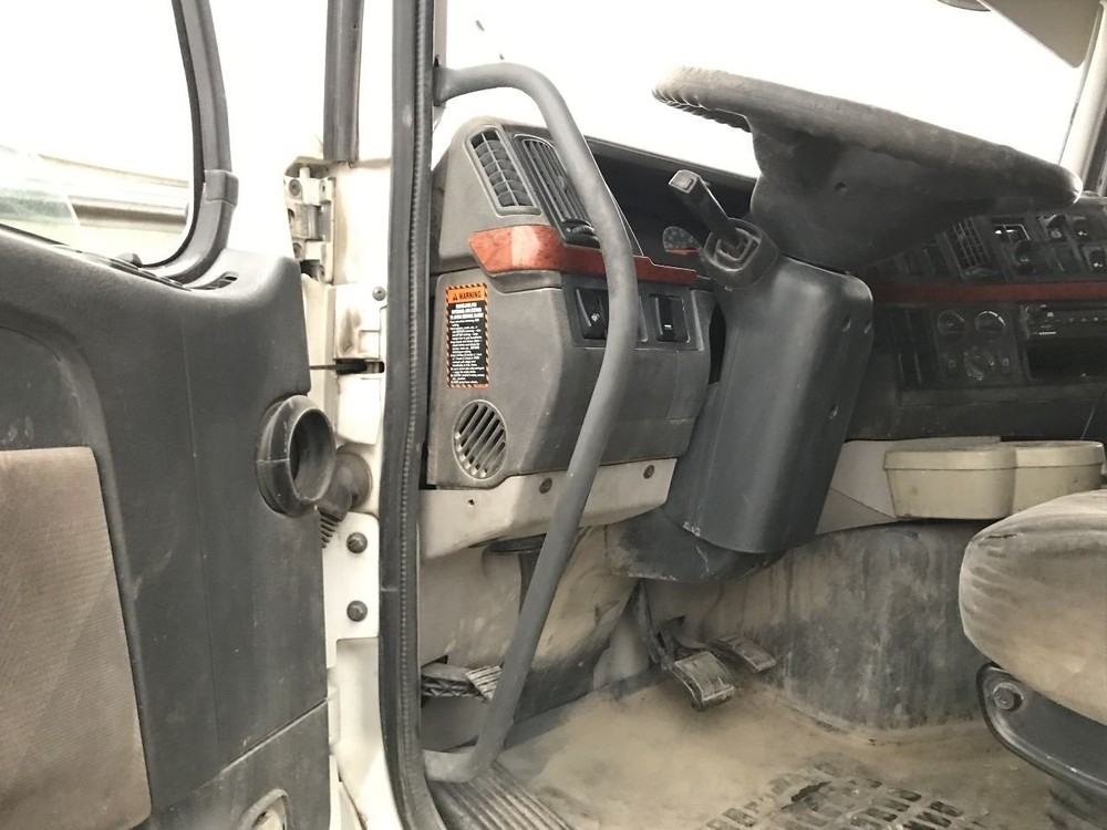 Volvo VNL 27(in) Grab Handle, Cab Entry (Front) - Used