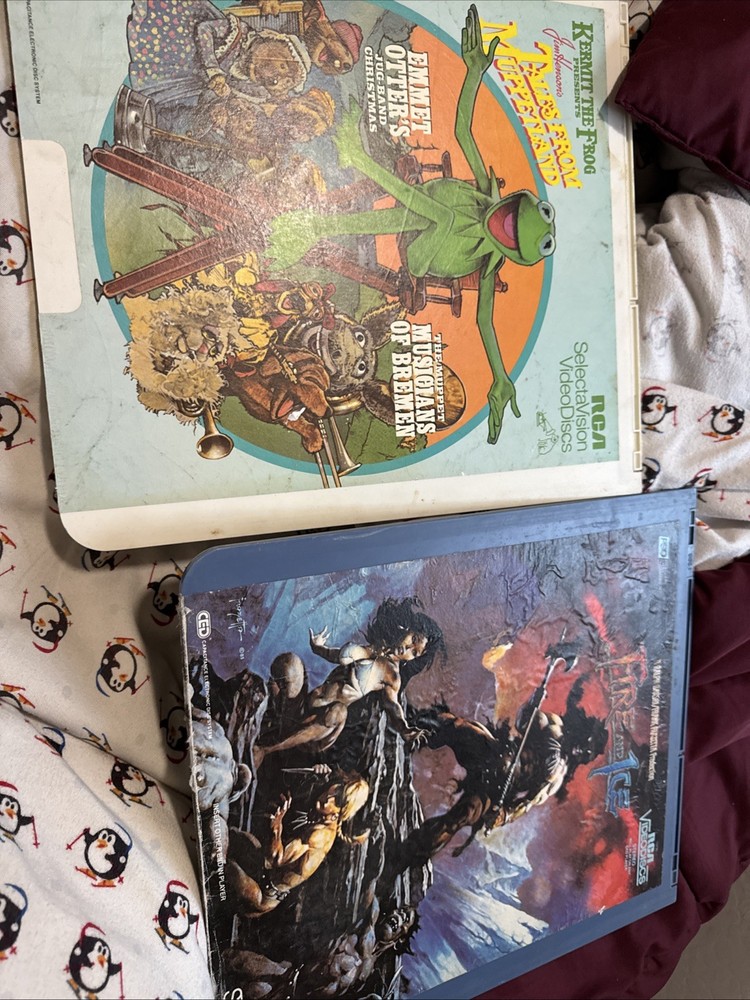 32 Collectible RCA Videodiscs