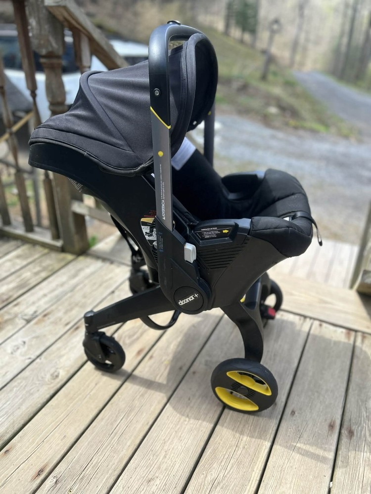 Doona Stroller w/ Nitro Black Canopy & Base & Seat Cover