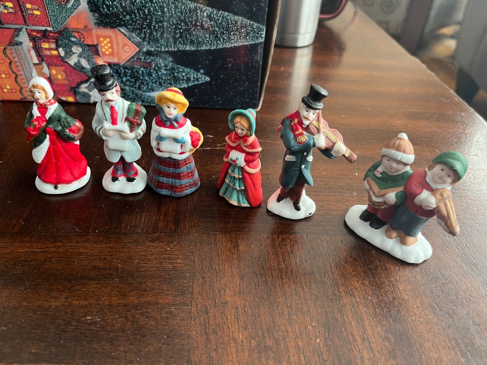 Christmas Village Accessories Carolers